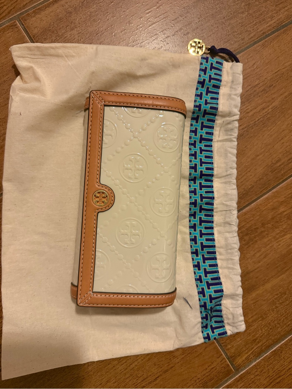 Tory Burch Embossed Patent Leather Wallet Clutch Ivory Tan